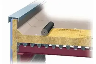 Плоская крыша с основанием из профлиста