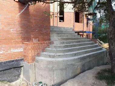 Строительство дома из полнотелого кирпича по проекту FH-377-17_18